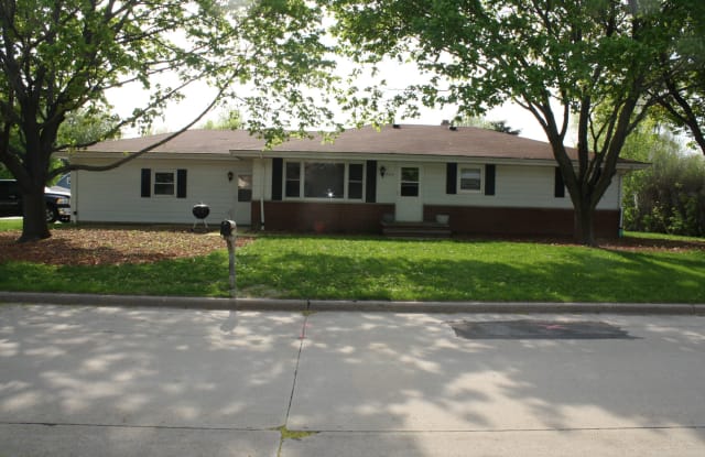 2915 S Gladys Ave - 2915 South Gladys Avenue, Appleton, WI 54915