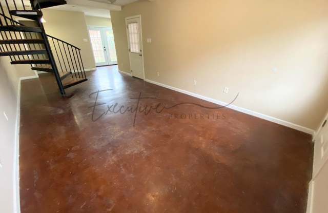 2-Bed, 2.5-Bath Townhouse – Walk to McNeese State University!