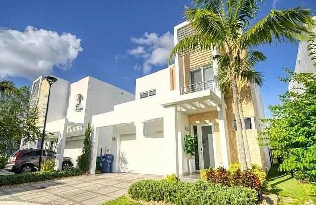 Photo of 6755 Northwest 103rd Avenue