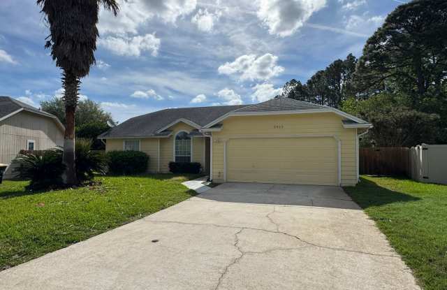 3/2 with large back yard on southside