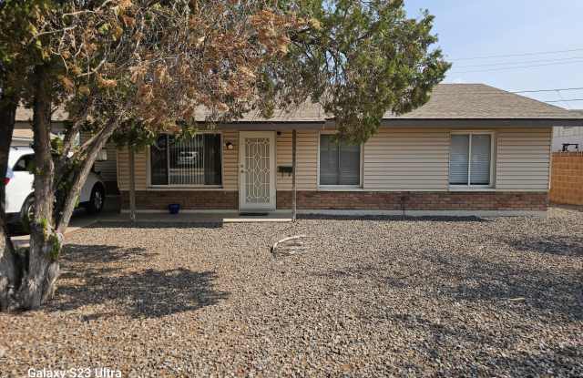 1407 E DEL RIO Drive