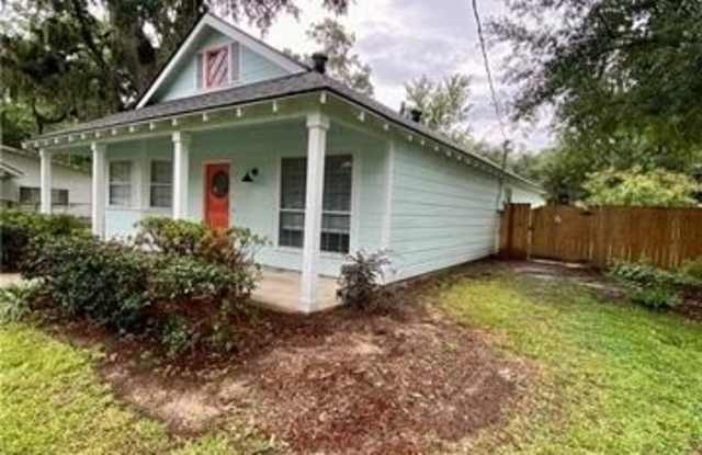 636 CARONDELET Street