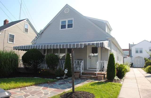 Photo of 110 N Gladstone Ave