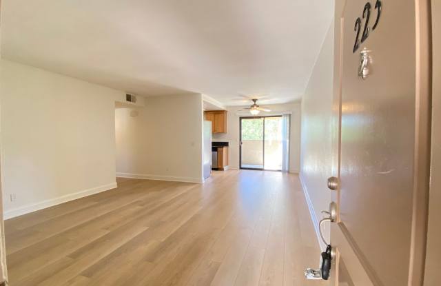 2 Bedroom, 2 Bath, Downstairs Condo!