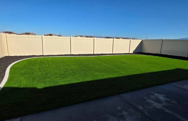 Welcome Home!! Brand New Build Solar Rental in the Heart of Menifee!