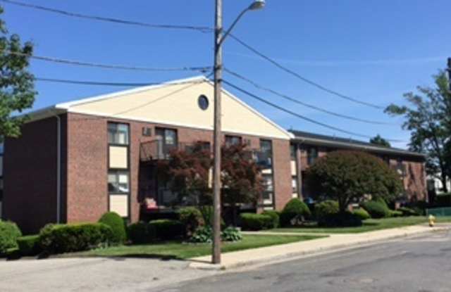 25 Brooks Park