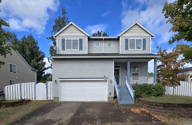 Excellent Condition 4 BR Home, New Hardwoods, Huge fenced backyard !