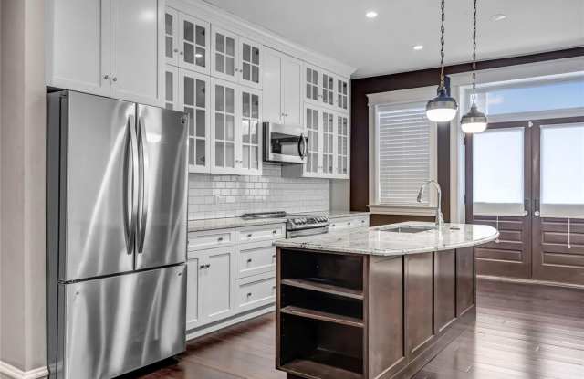 1041 S Taylor Avenue