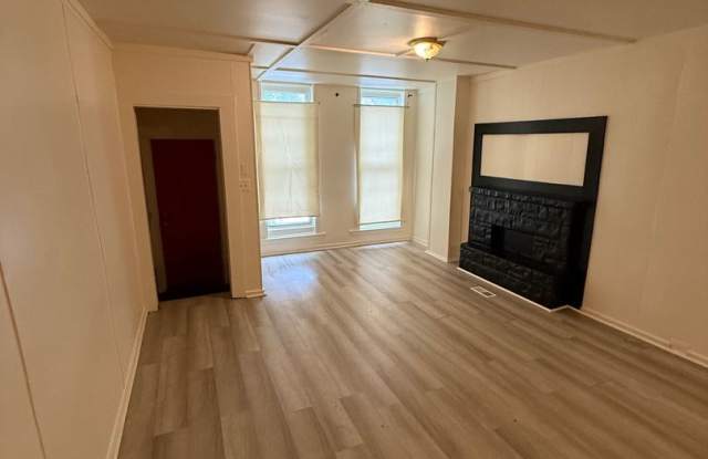 ATTENTION! 220 N Luzerne is Available NOW!