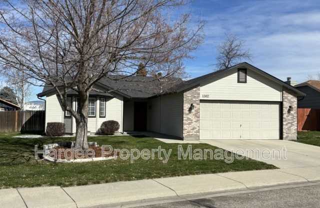 1362 E Pineridge Dr