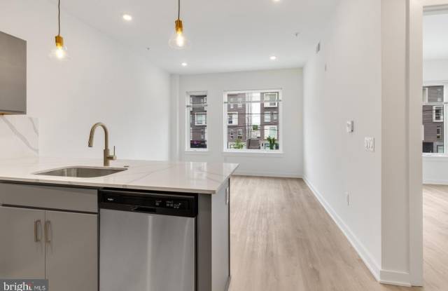 2046 E LEHIGH Avenue unit: 5A