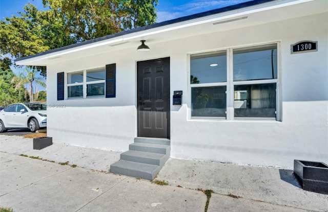 1300 Northeast 2nd Avenue