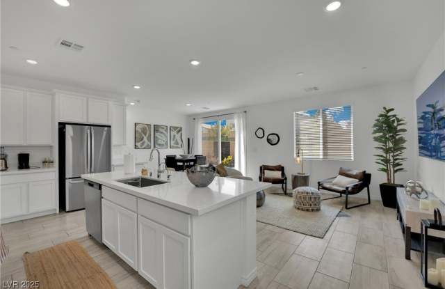 8907 Roadrunner Ravine Street