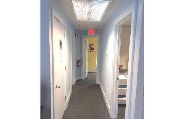 400 MIDDLETOWN Boulevard