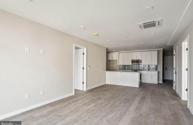 1648-50 RIDGE AVE #201