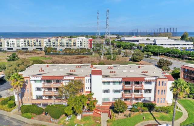 Photo of 465 Fathom Dr # U1019ZQ