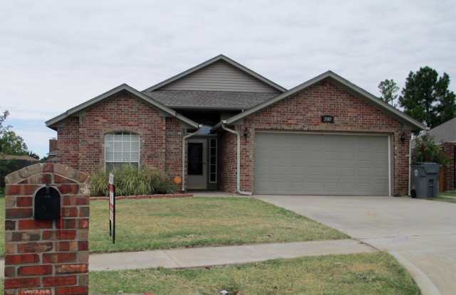 3507 NE 35th