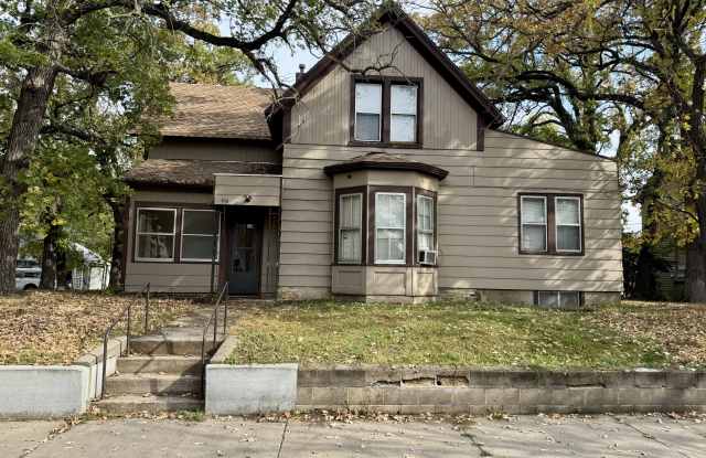 914 8th Avenue South - 1