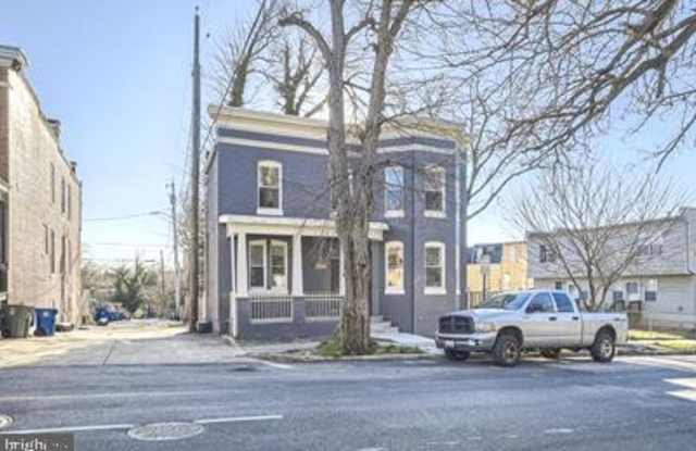 2001 POPLAR GROVE STREET