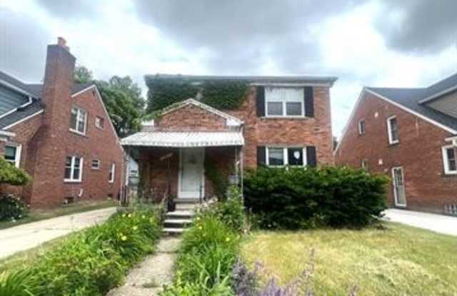 311 S PLEASANT Street