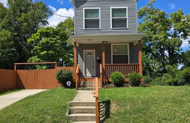 Super, Renovated 3 bed 1 bath! Available Now!
