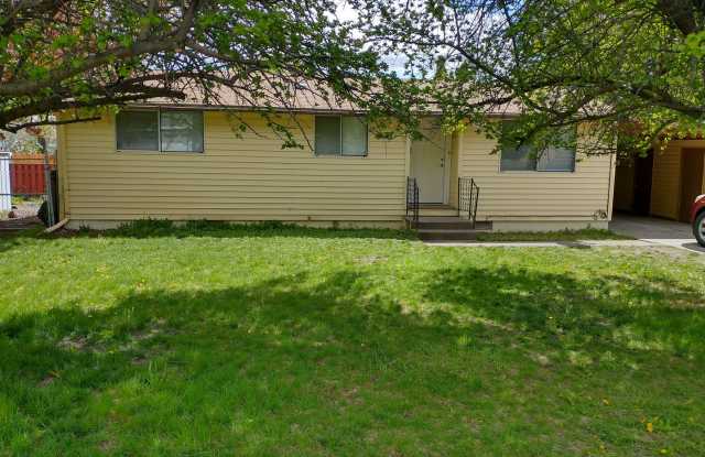 2 Bed 1 bath - 1101 Cedar Street, La Grande, OR 97850