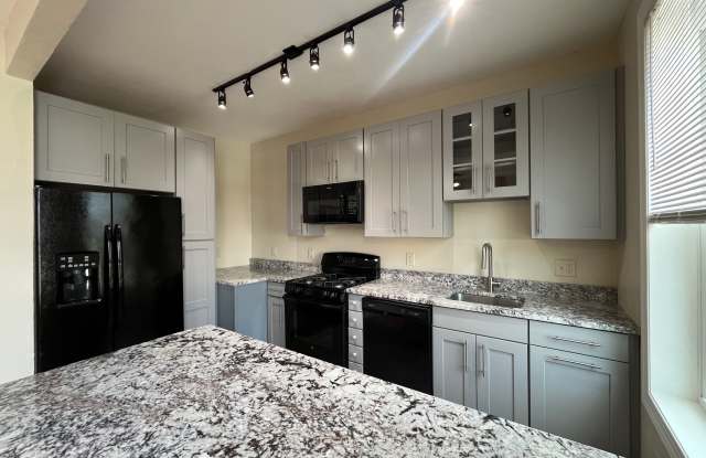 Photo of 837 Highview Street #2