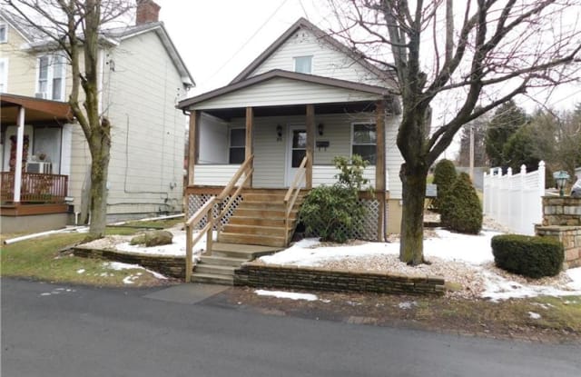 35 Grand St - 35 Grand St, Oliver, PA 15401