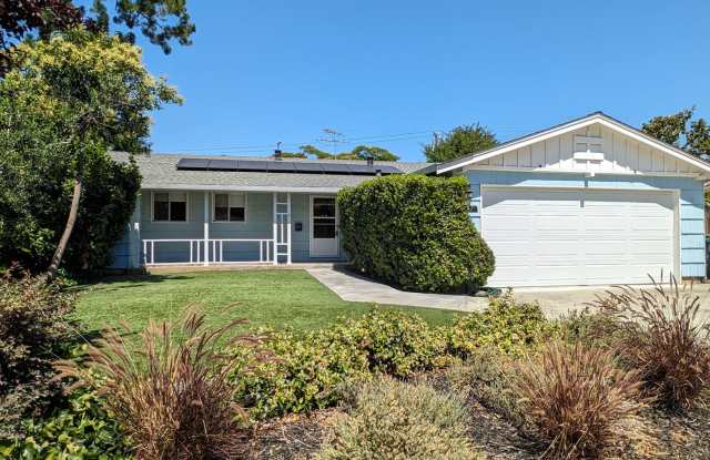 Photo of Beautifully Remodeled 4 Bedroom (+ bonus room and closet) 2 Bathroom Mountain View Home!