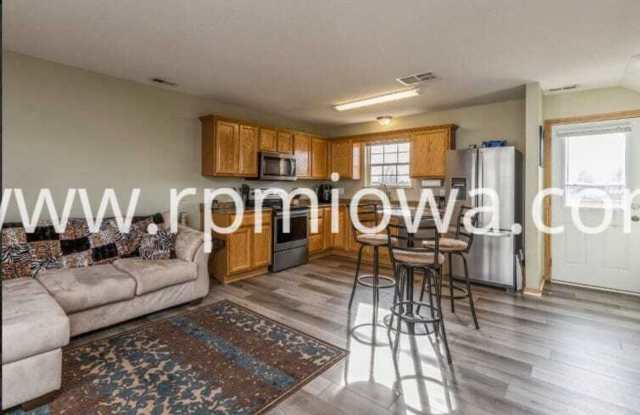 GREAT SOUTH ANKENY LOCATION!! 2 Bedroom, 2 Bath Townhome in Ankney