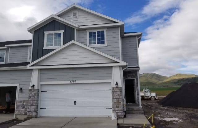 4886 E Clover Leaf Ln - 4886 East Clover Leaf Lane, Eagle Mountain, UT 84005