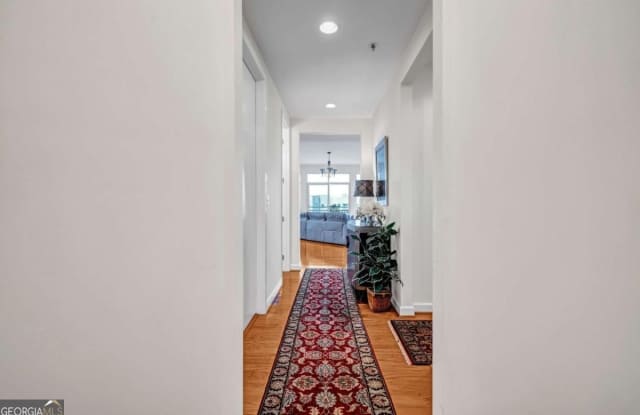 711 Cosmopolitan DR NE 707