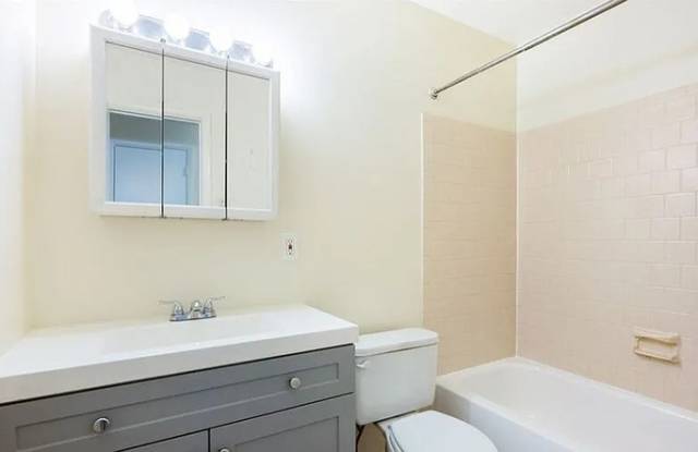 2217 Sedgwick Street