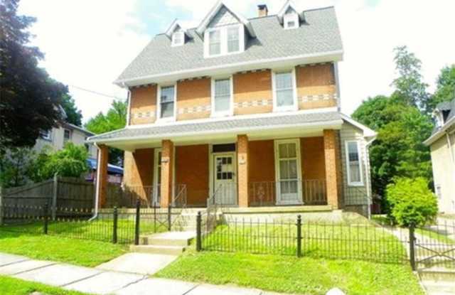 130 E 7TH AVENUE