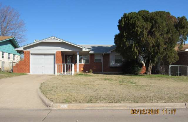 Country Club West Home! Handicap Accessible!