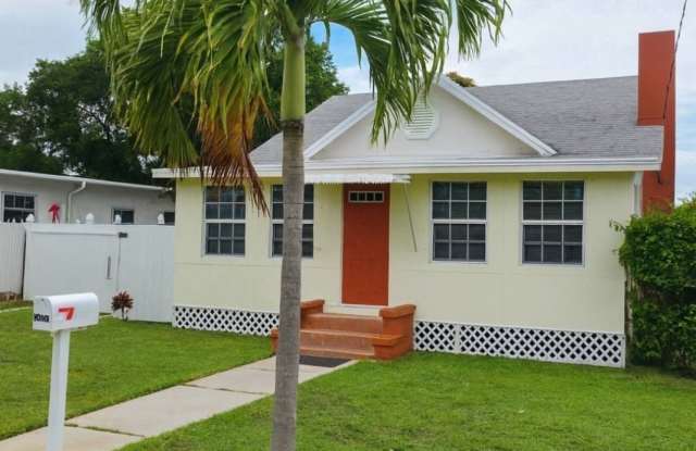 Photo of 3115 SW 25th Terrace