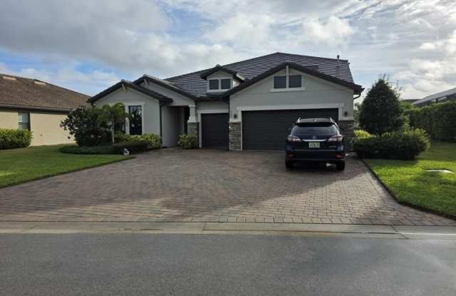 527 SE Vallarta Drive