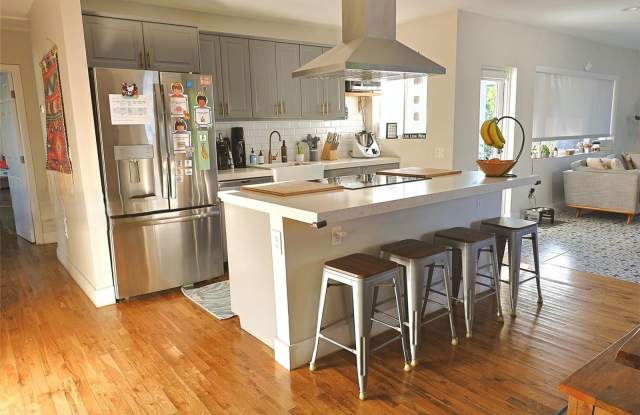 10804 Northwest 2nd Avenue