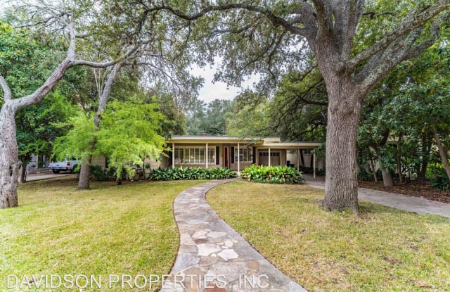 136 W Fair Oaks Pl - 136 West Fair Oaks Place, Alamo Heights, TX 78209