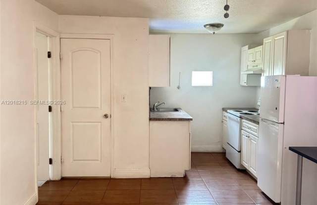 410 N 58th Ave