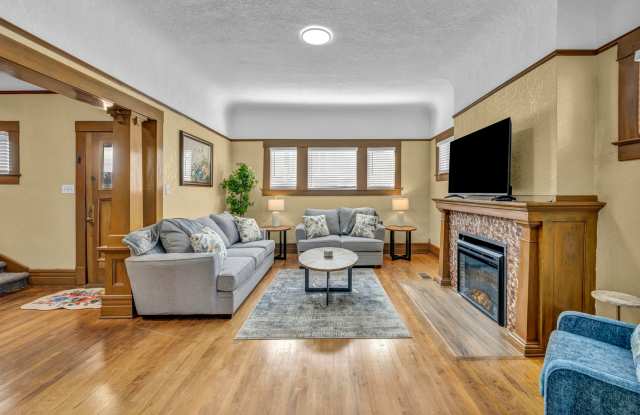 FULLY FURNISHED & BEAUTIFULLY REMODELED 1930s HOME NEAR UNR WITH UNBEATABLE I-80 ACCESS