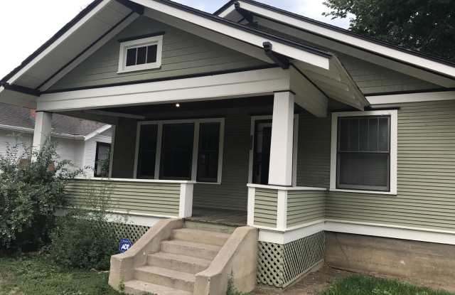 STUDENTS WELCOME! 5 Bed / 2 Bath Home - Walking Distance to CSU