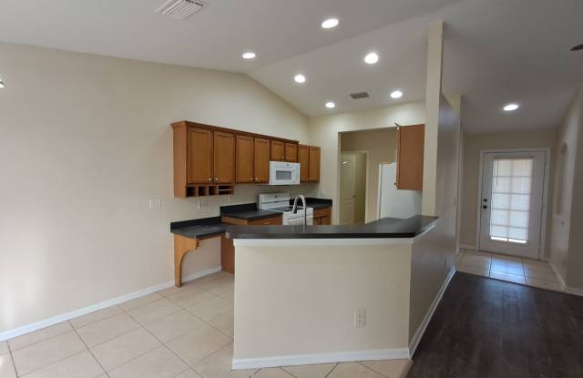 Beautiful 3/2 on Greenbriar in Lehigh Acres!!!!