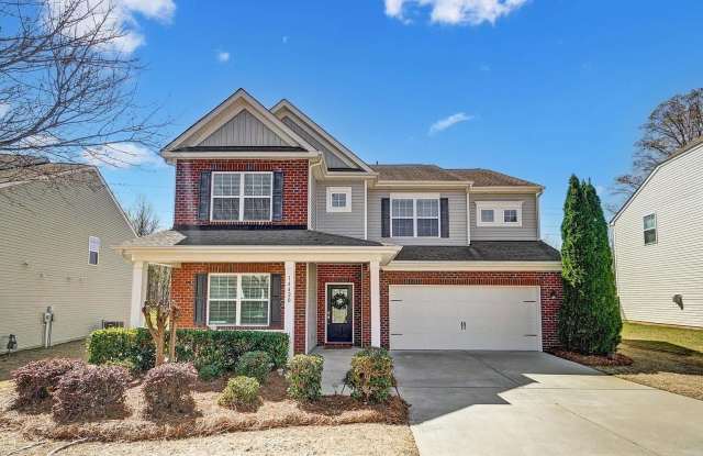 Room in 5 Bedroom Home at Green Birch Dr