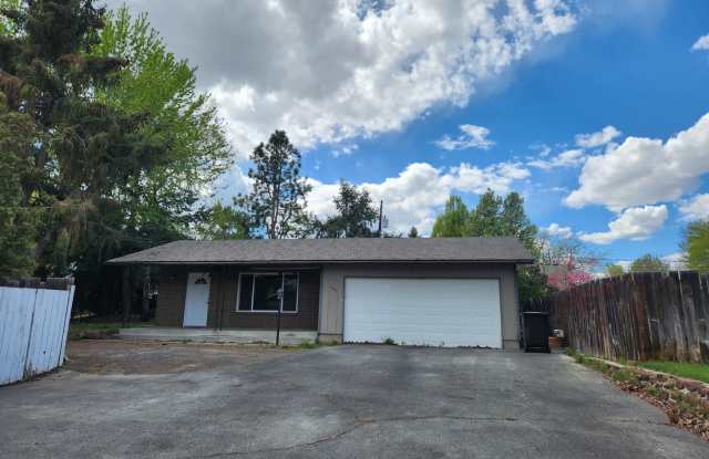 Near Chestnut Ave 3 br 1.5 ba Double garage - 4302 West Way, Yakima, WA 98908