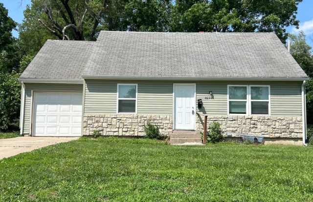Spacious 3 Bed / 2 Bath Home in Kansas City!