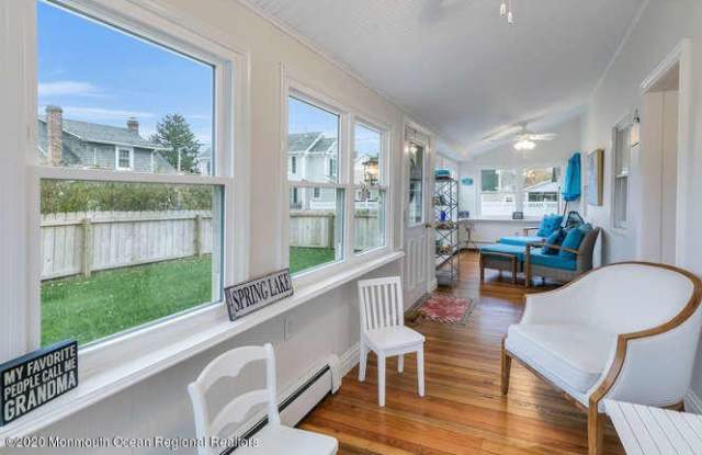 519 1/2 St Clair Avenue