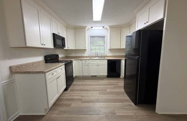 3-Bedroom, 2.5-Bath House on Spacious Lot in west Athens, GA