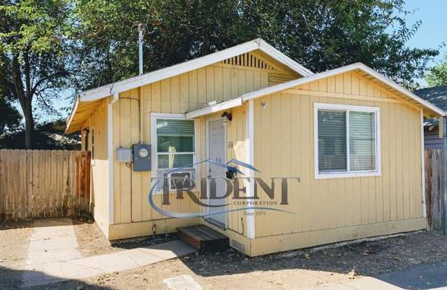 Cozy 2-bedroom 1 bath close to shopping and transportation
