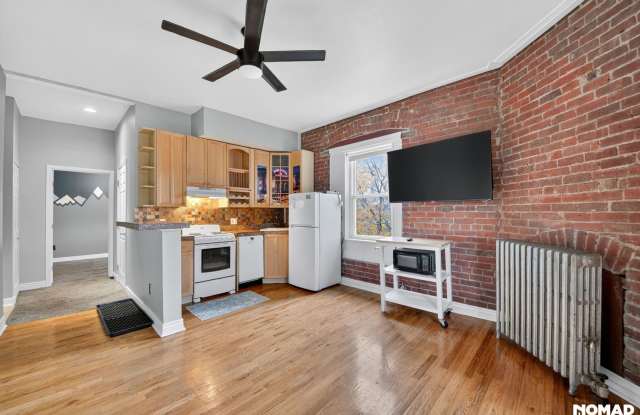 Victorian Home 1BR Condo in Cheesman Park Utilities Included